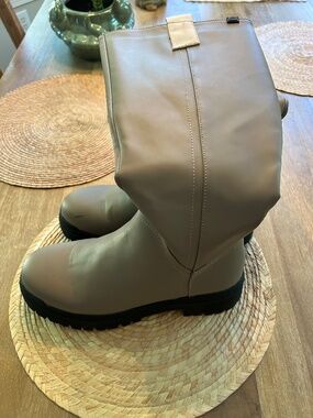 EMMSHU BY COOLWAY RIDING COMBAT BOOT - SIZE 10